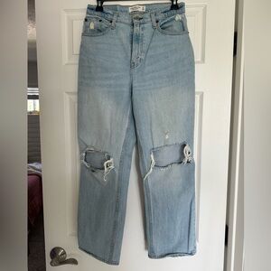 Abercrombie 90s Straight Ultra High Rise Curve Love Light Wash Size 27/4Xs